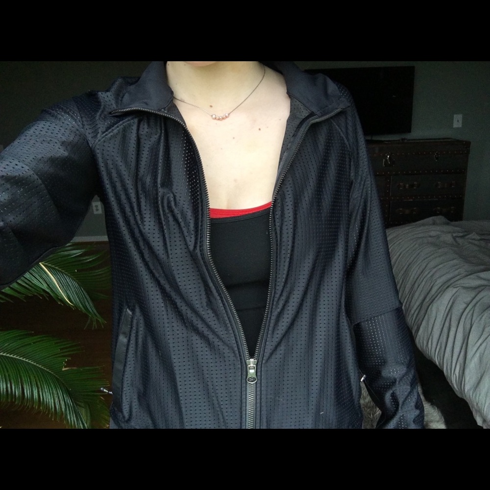 BRAND NEW LULULEMON JACKET